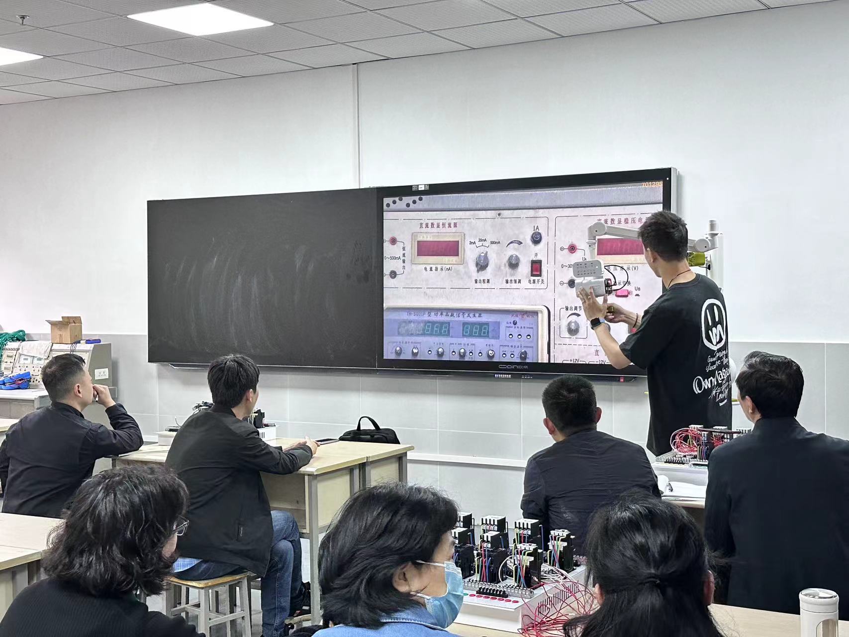 欧帝科技：智慧黑板与实训录播，教育领域的创新先锋