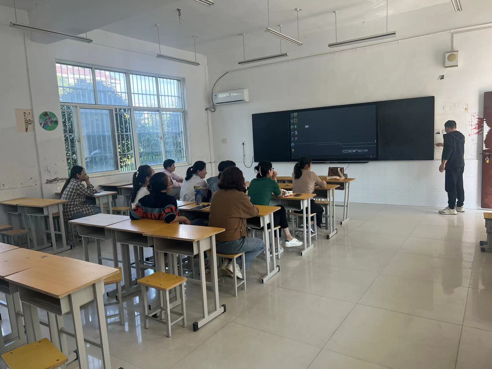 欧帝DTX与智慧黑板：共塑教育新生态